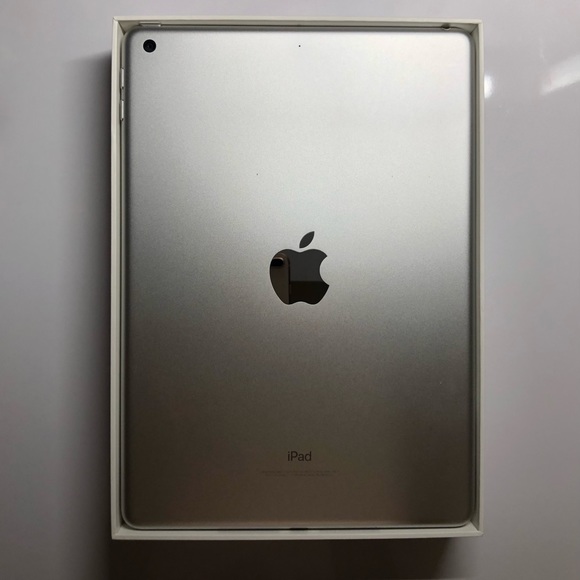 Apple Ipad 5th Generation - Picture 2 of 4